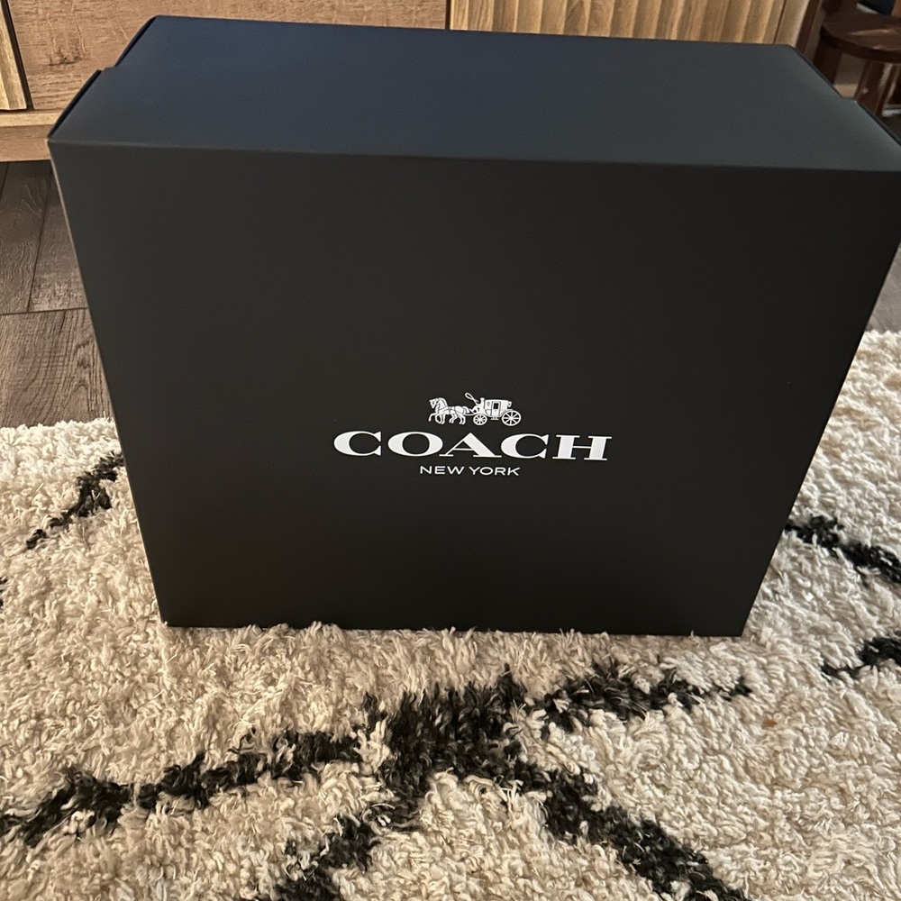 Coach Cream Leather Shoulder Bag - Picture 3 of 12